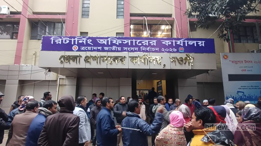 দূরপাল্লার বাসচলাচল বন্ধ জামালপুরে শ্রমিকদের সঙ্গে বৈষম্যবিরোধী ছাত্রদের ধাওয়া-পাল্টাধাওয়া