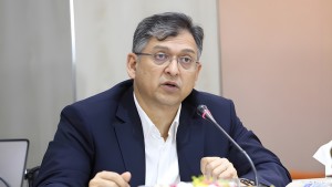 রাজনৈতিক প্রভাবমুক্ত সশস্ত্র বাহিনী কীভাবে সম্ভব?