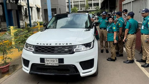 উল্টোপথে মন্ত্রীর গাড়ি, পুলিশের মামলা