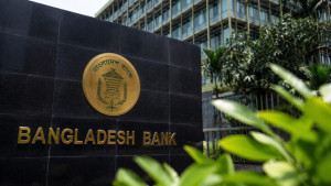 ব্যাংকে নারী কর্মী বাড়ছে, কমছে সুযোগ-সুবিধা