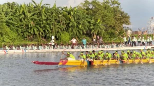 ব্রাহ্মণবাড়িয়ায় তিতাস নদীতে নৌকা বাইচ অনুষ্ঠিত