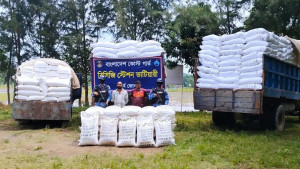 মিয়ানমারে পাচারের সময় ৩ ট্রাক সার জব্দ