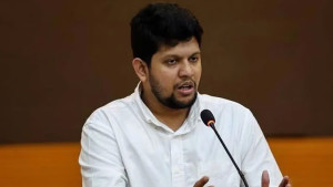আগামী কয়েক বছর স্থিতিশীলতা দরকার: মাহফুজ আলম