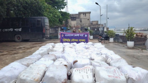 চকবাজারে ৭২ লাখ টাকার নিষিদ্ধ পলিথিন জব্দ