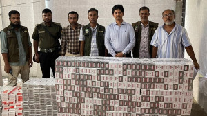 রাজধানীতে বিপুল পরিমাণ অবৈধ বিদেশি সিগারেট জব্দ