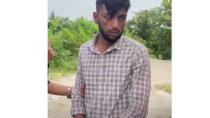 উত্তরা ইউনিভার্সিটির সামনে ছাত্রলীগ নেতা আটক