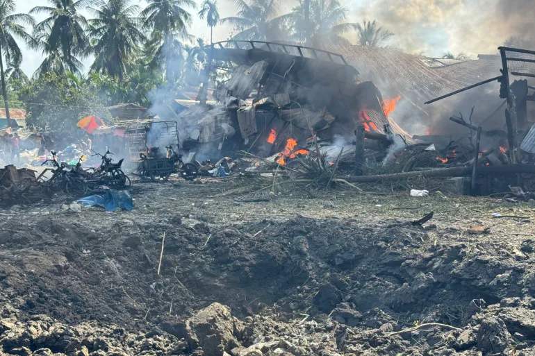 মিয়ানমারের হাসপাতালে বিমান হামলায় নিহত ৩৩