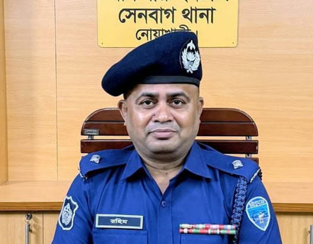 কার্যক্রম নিষিদ্ধ আওয়ামী লীগ সমর্থকের বাড়িতে ভূরিভোজ, ওসি প্রত্যাহার