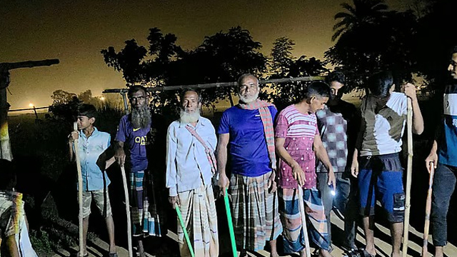 দিনাজপুরে অর্ধশতাধিক নারী-পুরুষকে পুশ-ইনের চেষ্টা, ঠেকালো বিজিবি-গ্রামবাসী