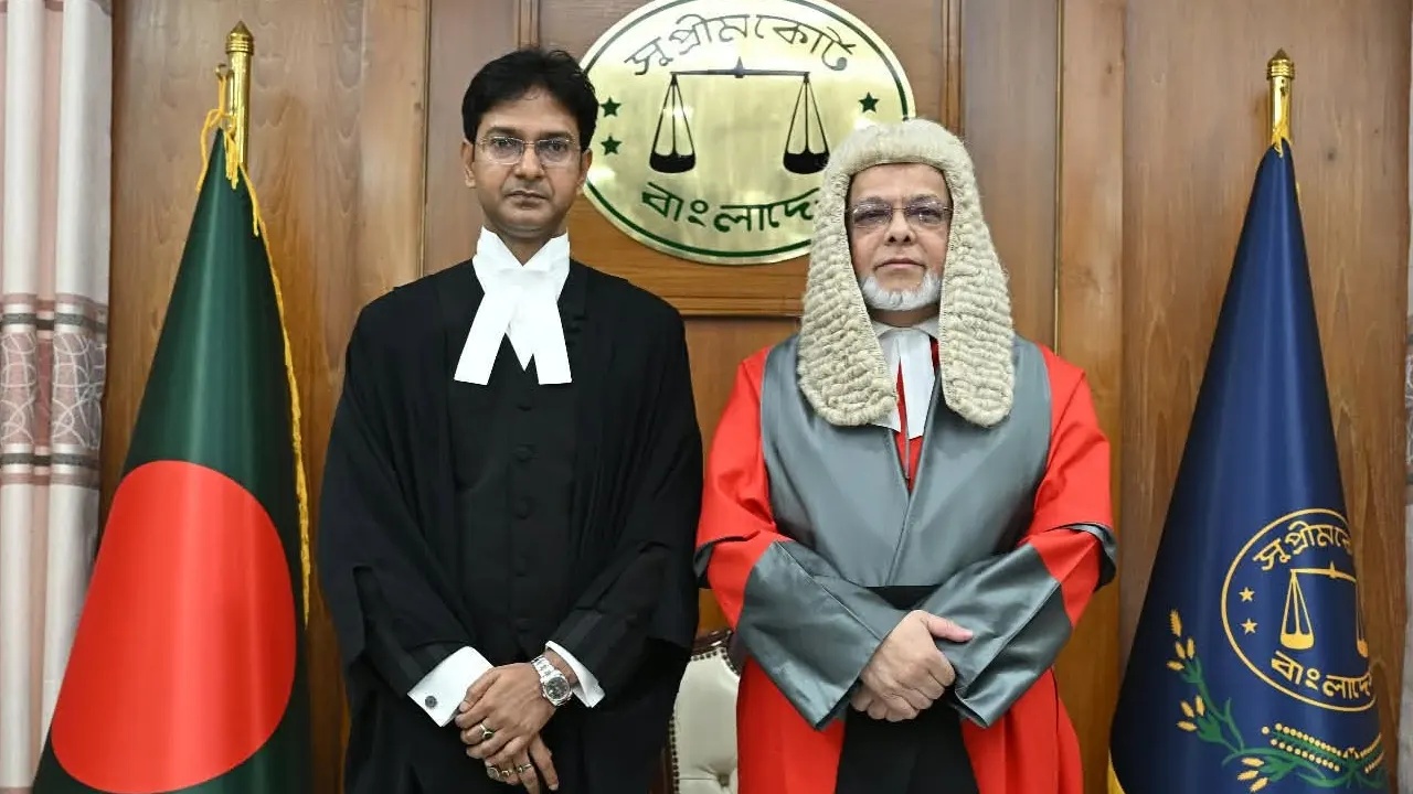 স্থায়ী বিচারপতি হিসেবে শপথ নিলেন দেবাশীষ