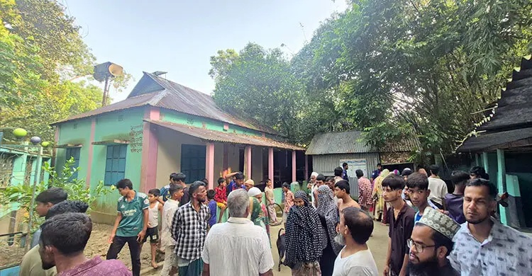 মসজিদসংলগ্ন কক্ষে ঝুলছিলো ইমামের মরদেহ