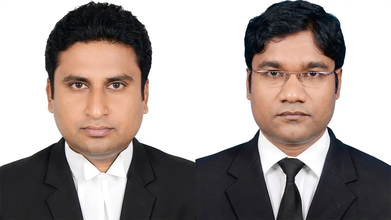 ৭ আসামির রায় নিয়ে ফেসবুকে পোস্ট, দুই আইনজীবীকে তল
