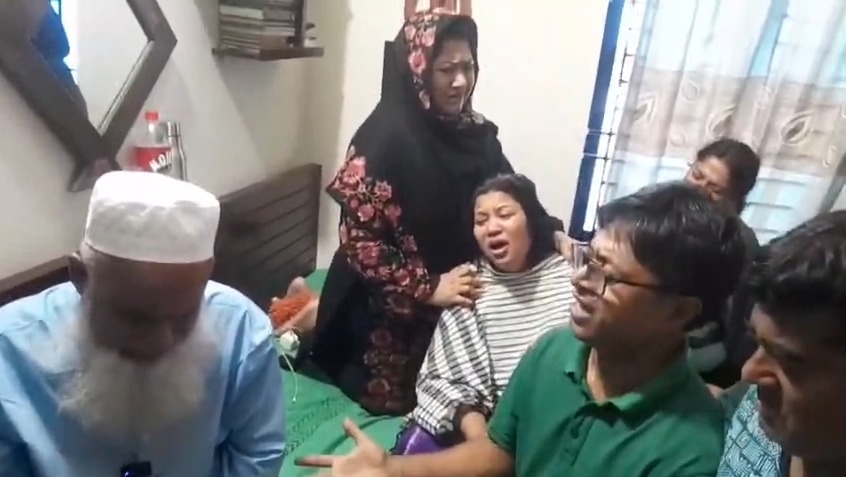‘আমার ছেলে কী অন্যায় করেছে, আমি জবাব চাই’: অপ্রতিমের মা