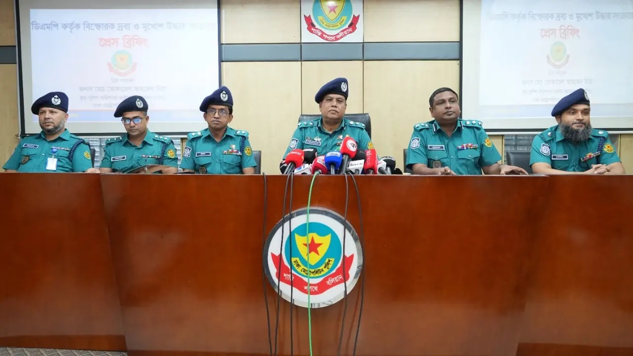 নাশকতার সময় মুখ ঢাকতে ৯ হাজার মুখোশ, ককটেল সরঞ্জাম জব্দ